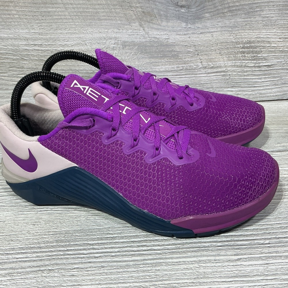 Nike Metcon 5 Training Shoes AO2982 546 Vivid Purple Sneakers Women's Size 8.5